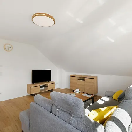 Honeygreen Apartment